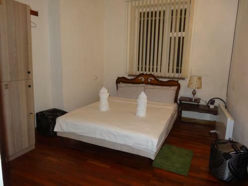 Radiance Hostel And Tours