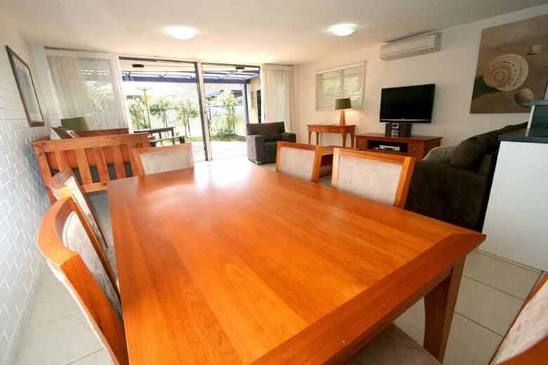 Aparthotel Byron Bay Beachfront Apartments