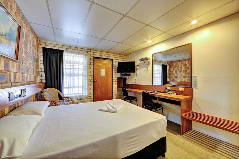 Chalet Motor Inn