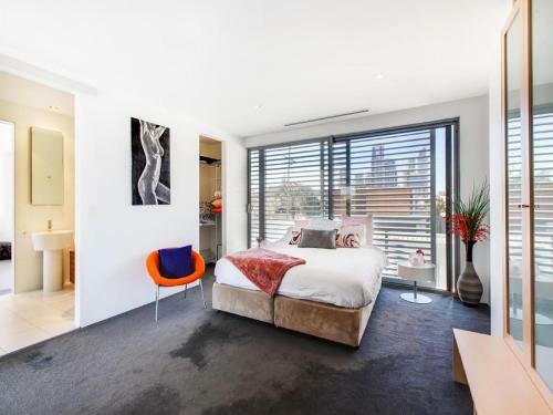 Hostal Luxury Waterfront Home