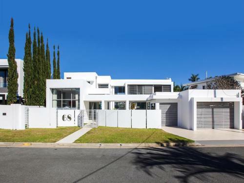 Hostal Luxury Waterfront Home