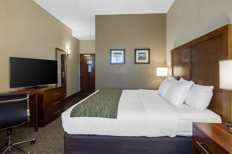 Hotel Comfort Inn & Suites