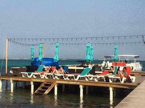 Sandbar Beachfront Hostel & Restaurant