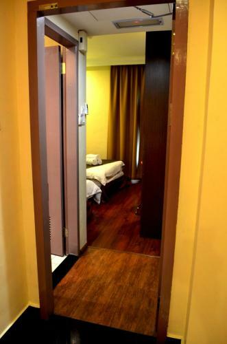 Lintas Plaza Hotel