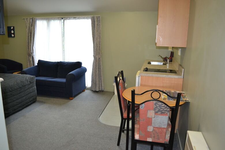 Courtesy Court Motel