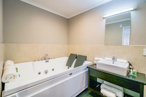 Aotea Motor Lodge