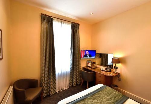 Queens Court Hotel