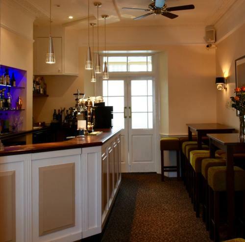 Queens Court Hotel