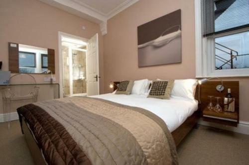 Hostal The Bijou