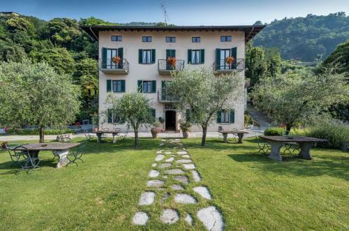 Hostal Crotto Regina
