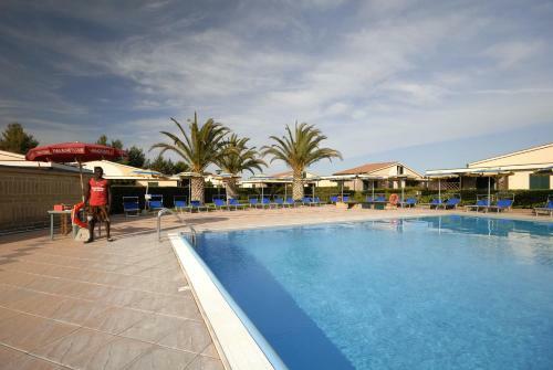 Villaggio Turistico La Cecinella