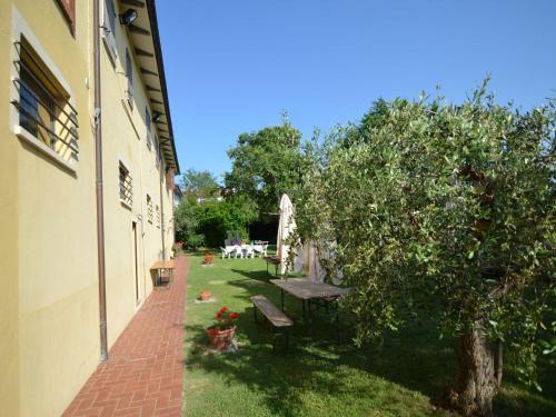 Lovely Holiday Home With Pool In Monte Colombo