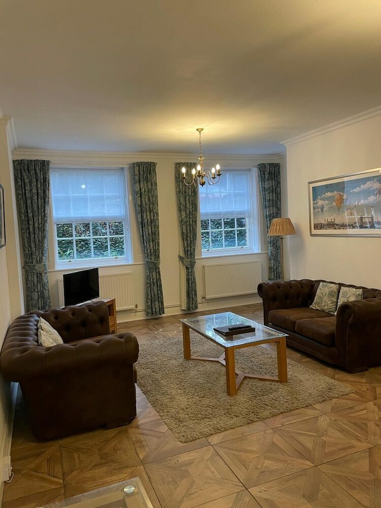 Ebury Hotel