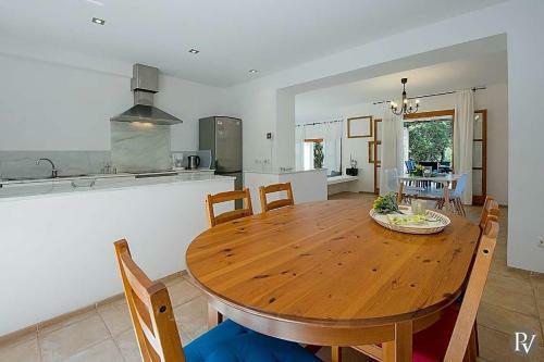 Arta Villa Sleeps 6 Pool Air Con Wifi