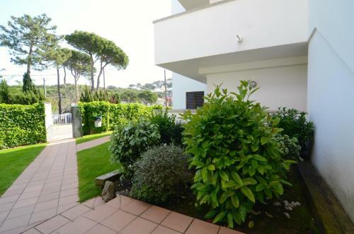 Apartamentos Cala Montgo