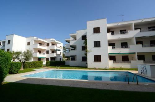 Apartamentos Cala Montgo