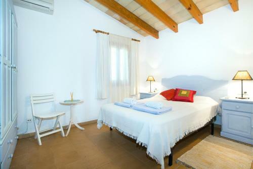 Lovely Villa Llenaire In A Great Location