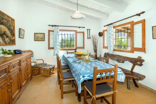 Lovely Villa Llenaire In A Great Location