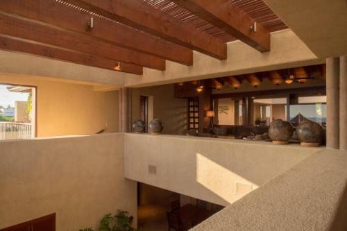 Beachfront Luxury With Staff, Villa Tranquilidad