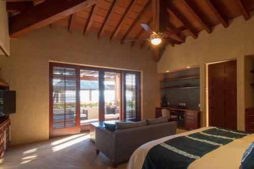 Beachfront Luxury With Staff, Villa Tranquilidad