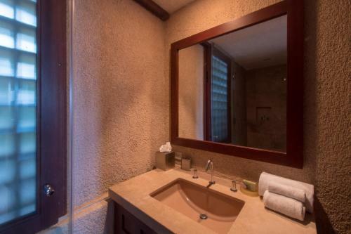 Beachfront Luxury With Staff, Villa Tranquilidad