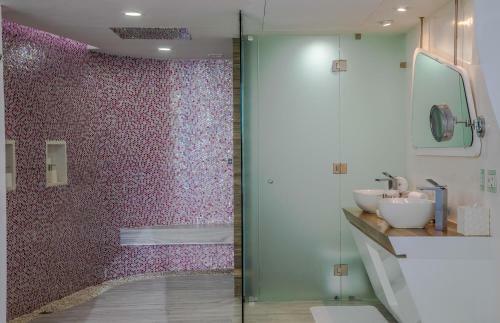 Ikonik The Carmen Hotel - Adults Only