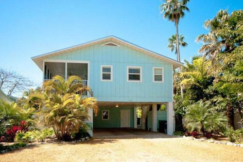 Holly Hideaway