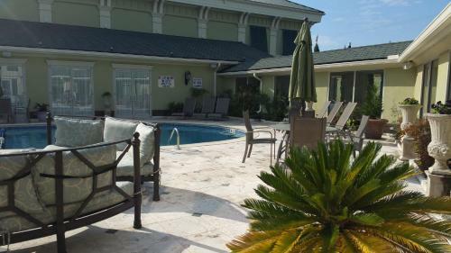 Hotel Town & Country Inn And Suites