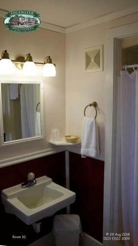 Posada Edgewater Inn & Cottages