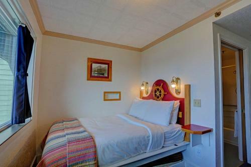 Hotel Land's End Resort