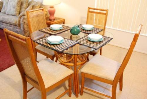 Perfectly Located 3 Bedroom 2 Bath Home In Lindfields