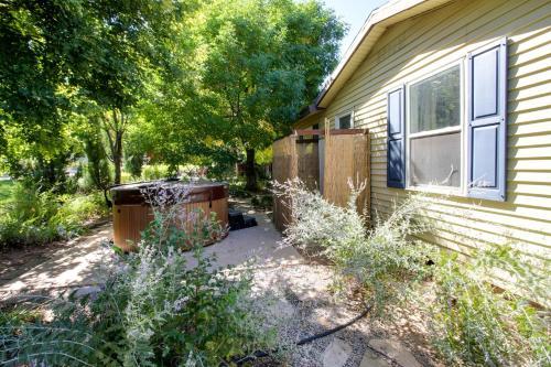 Cottonwood Cottage