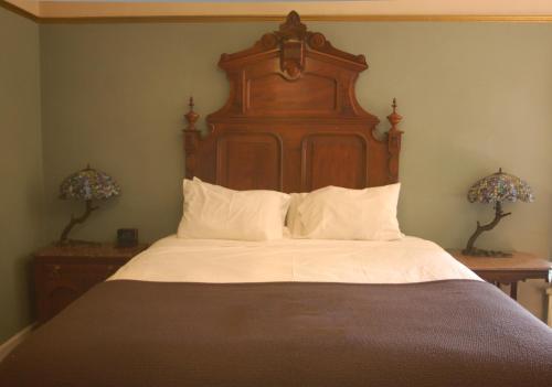 Bed & Breakfast Cedar Gables Inn