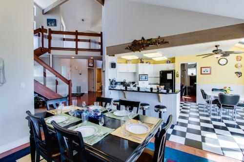 Yaquina Lighthouse Home