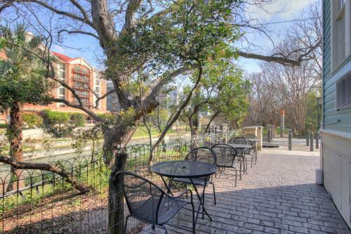 Bed & Breakfast Inn On The Riverwalk