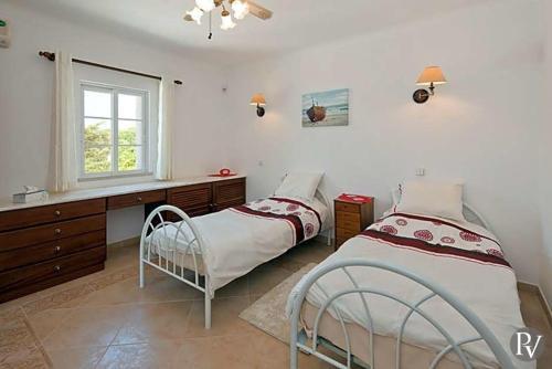 Carvoeiro Villa Sleeps 14 Pool Air Con Wifi