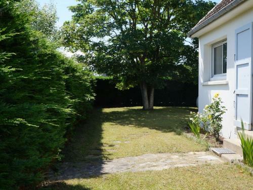 Cozy Holiday Home In Saint-germain-sur-ay With Garden