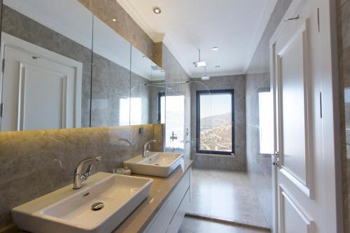 Kalkan Villa Sleeps 10 Pool Air Con Wifi