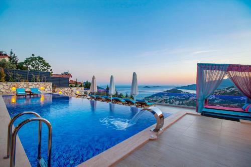 Kalkan Villa Sleeps 10 Pool Air Con Wifi