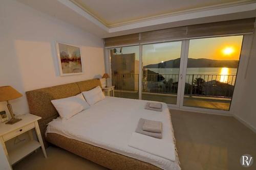 Kalkan Villa Sleeps 8 Pool Air Con Wifi