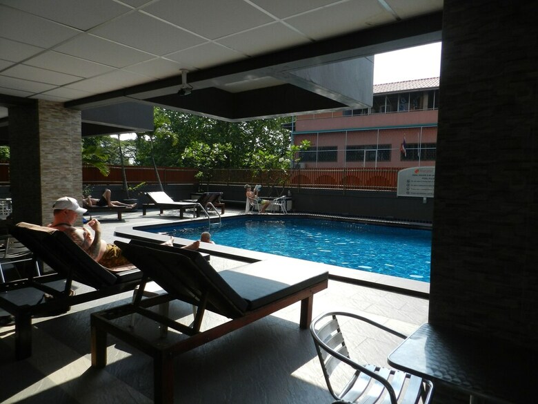 Hotel Nanatai Suites
