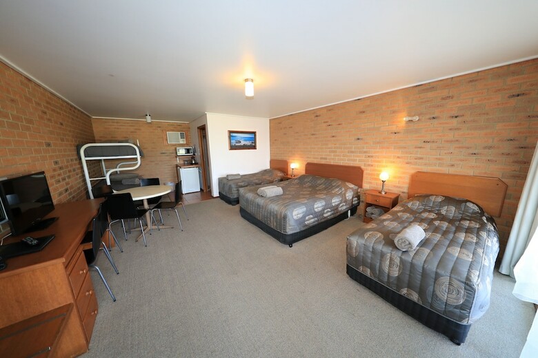 Quays Motel San Remo