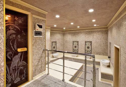 Shah Palace Hotel