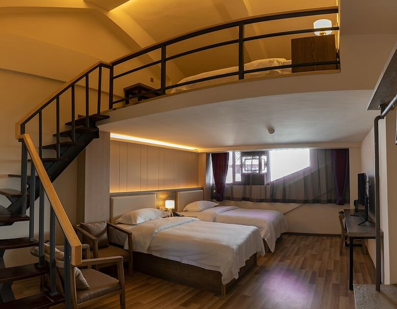The Hump Hostel ????