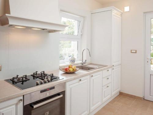 Luxurious Holiday Home In Makarska With Jacuzzi