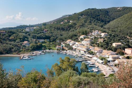 Kassiopi Villa Sleeps 10 Pool Air Con Wifi