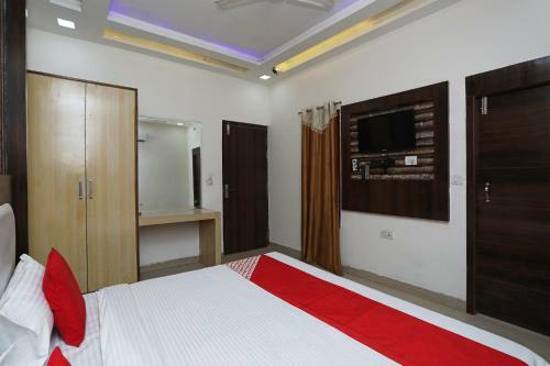Oyo 23297 Hotel Vanaya Palace