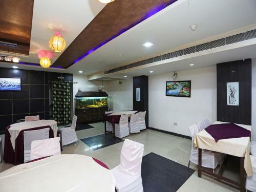 Oyo 23297 Hotel Vanaya Palace