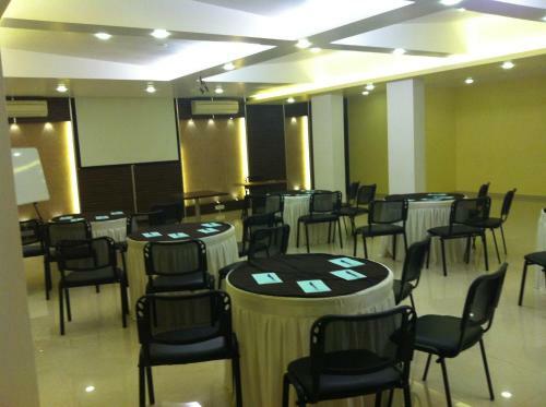 Hotel Pristine Residency