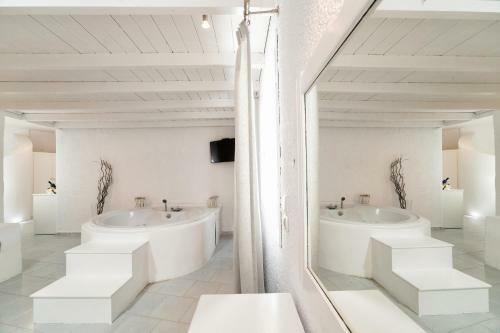Hotel Artemis Suites
